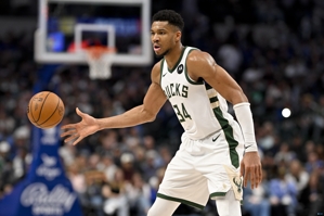 Antetokounmpo vượt qua Moncrief trong chiến thắng cho Bucks và đứng đầu trong lịch sử đội