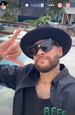 Cuộc sống tỷ phú! Neymar đeo nhẫn vàng to, làm động tác 6, khoe đồng hồ roulette không rõ danh tính