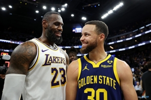 Curry: Tôi cũng bị trừ 3 điểm vì đi quá giới hạn. Tôi cũng bối rối như Lakers ngày hôm nay.