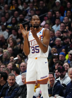 Durant nói về việc vượt qua O'Neal về điểm số: Tôi biết anh ấy có ý nghĩa như thế nào đối với bóng rổ. Thật vinh dự khi vượt qua anh ấy.