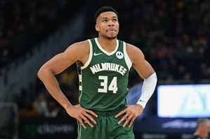 Antetokounmpo: Bầu không khí trong đội không ổn. Đội bóng chơi rụt rè hơn sau khi thua trận.