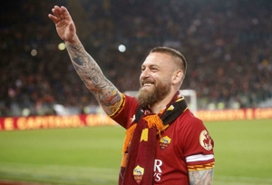 Sky Ý: De Rossi không có điều khoản tự động gia hạn trong hợp đồng và sẽ nhận tiền thưởng nếu Roma vào Champions League